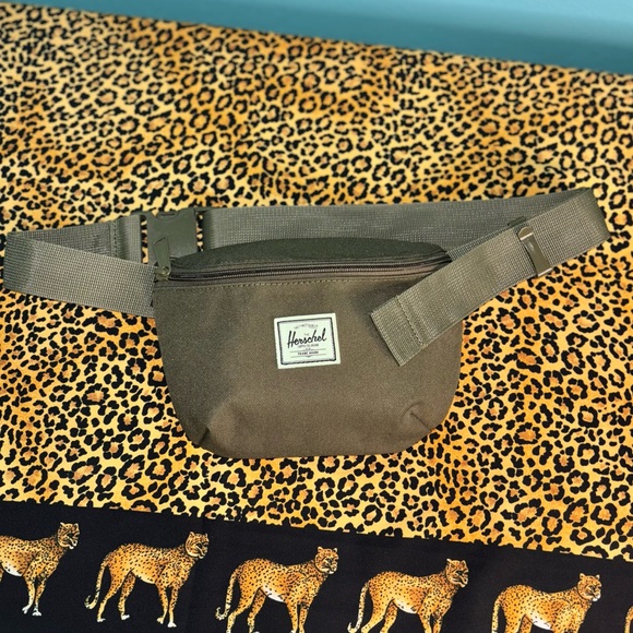 Herschel Supply Company Forest Green Crossbody Bag - Picture 3 of 4